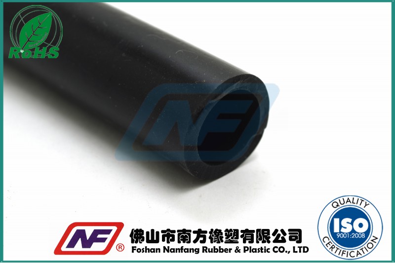 2016年1-7月中國橡膠塑料制品業(yè)固定資產投資3690億元